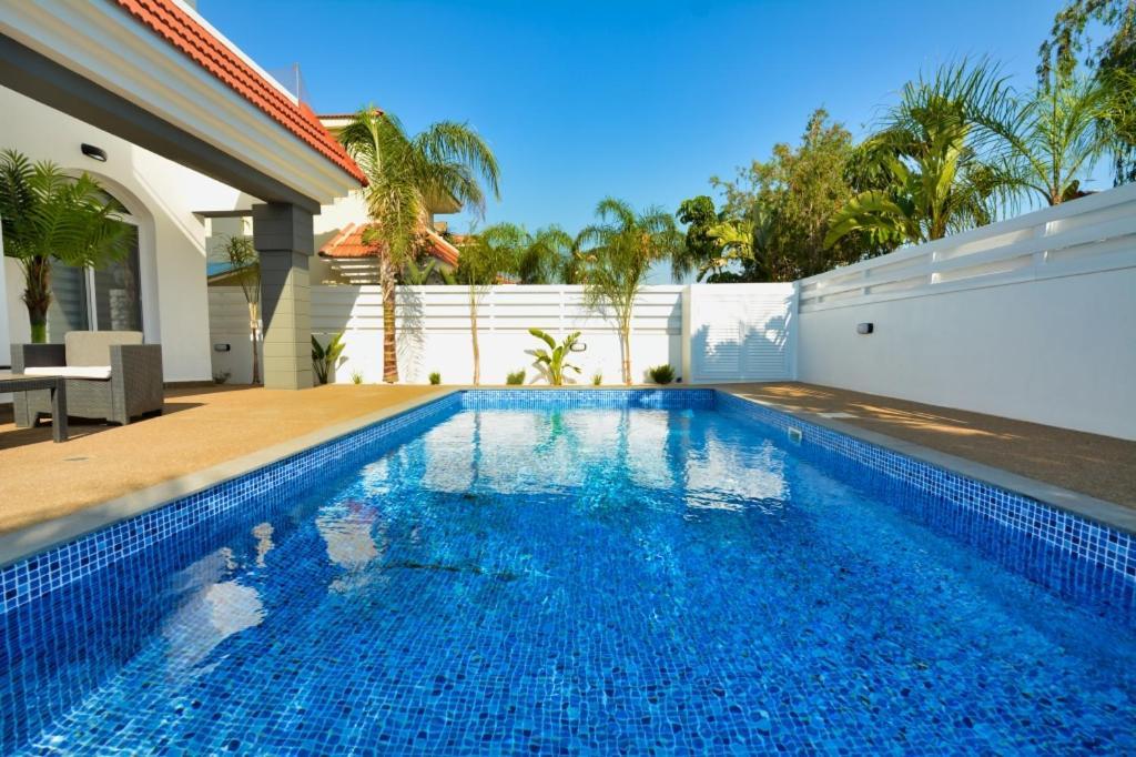 Villa Mario - 2Min Walk From Kapparis Beach Paralimni Exterior foto